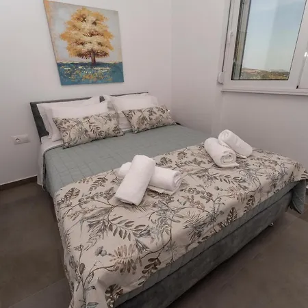 בית נופש Galini House טריופטרה